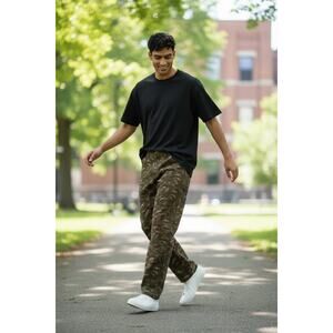 NWT Wrangler Men's Utility Relaxed Pants in Micro Brushstroke Camo Size: 34X30